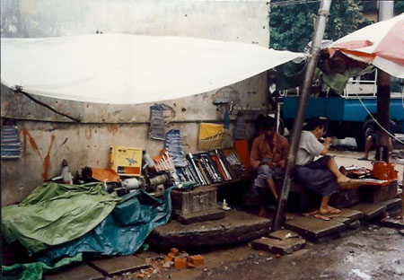 sidewalk_stalls